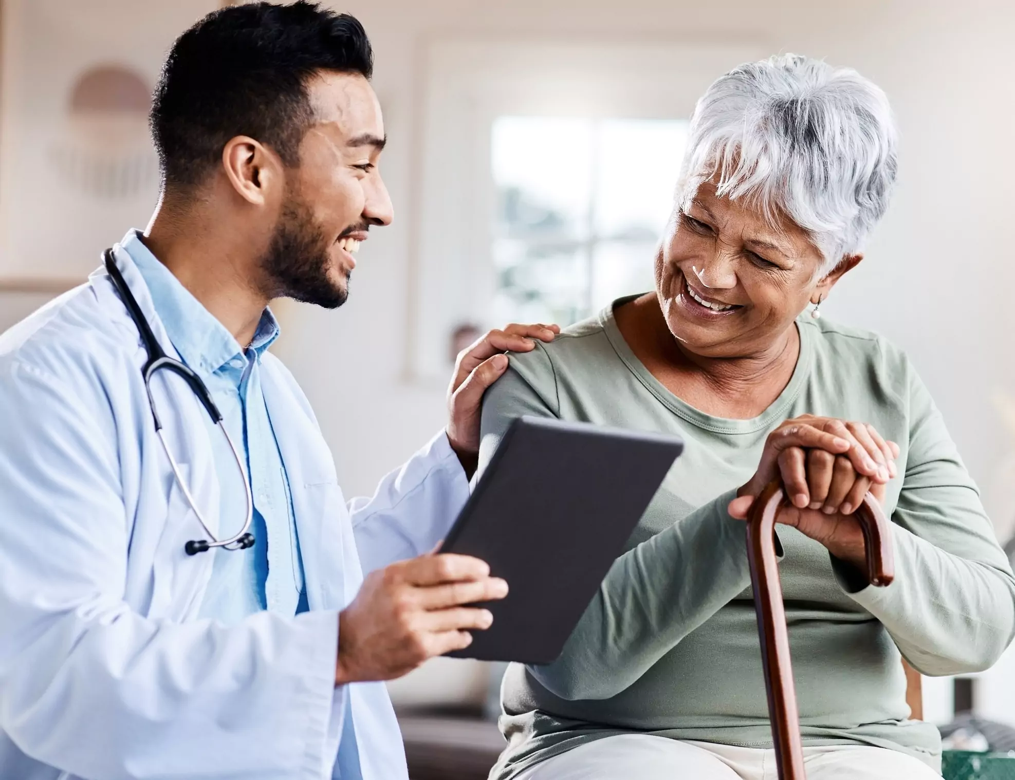 doctor talking to his patient about her diabetic health